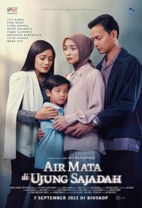 دانلود فیلم قطره‌های اشک بر لبه سجاده Air Mata Di Ujung Sajadah 2023