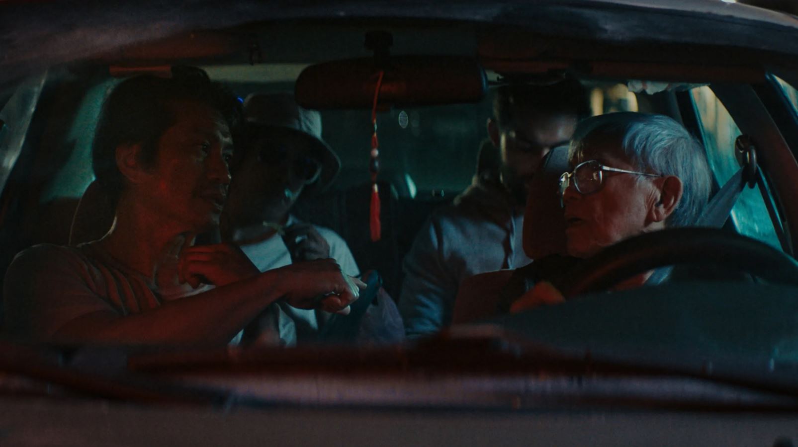 نقد و بررسی فیلم مهلکه فرار کن راننده (The Accidental Getaway Driver)